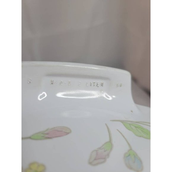 VTG 1989 Corningware Casserole Dish with Lid Pastel Flowers Pattern A-2-B - Picture 5 of 6